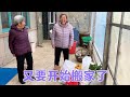 老妈又开始搬家了？穿新衣换新颜 自带伙食大包小包装满车！