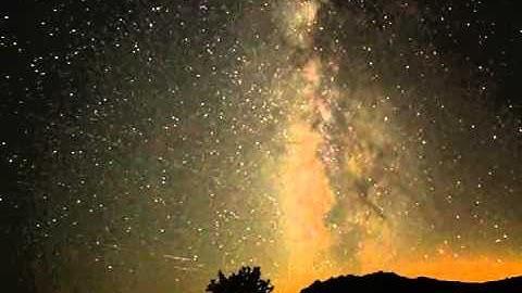 TimeLapse Video of Milky Way Over Joshua Tree