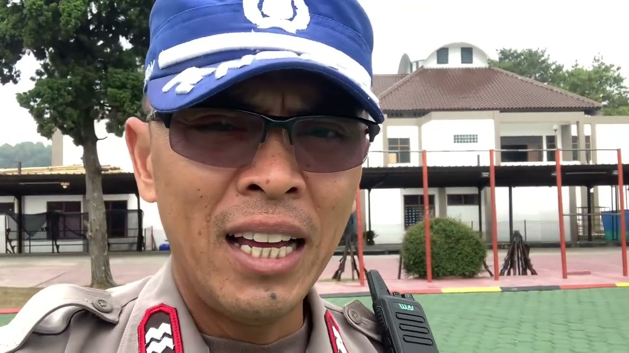 KALI PERTAMA MENGGUNAKAN BAJU POLISI // 10 HITUNGAN SELESAI#siswadiktuk#pendidikan