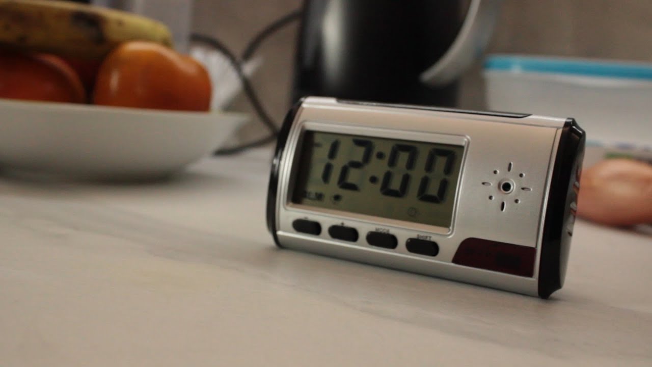 Réveil avec caméra espion et dictaphone intégrés : RRA