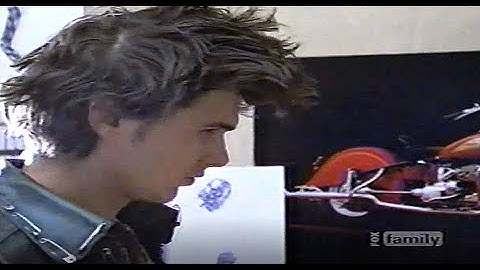 Freaks and Geeks (2000) -  Daniel (James Franco) Creates His Punk Look