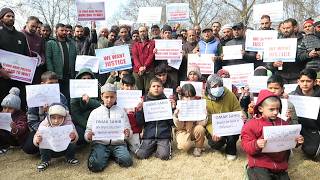 Dailywagers stage protest in Srinagar to demand comprehensive regularisation policy