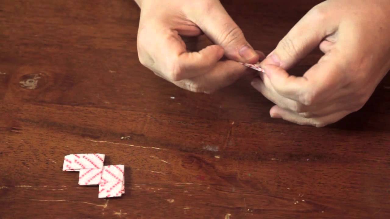 How to Make Folded Paper Necklaces From Gum Wrappers ...