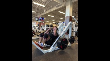 Hack Squats (quad focus)