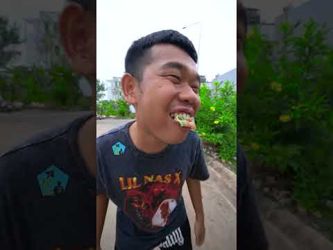 Người Bạn Tham Lam Ăn Kem Bing Chilling Socola , Kẹo Dẻo Chupa Chups Dài 1 Mét và Xúc Xích Siêu Cay