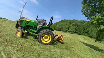 Jak široký je traktor John Deere 5045e?