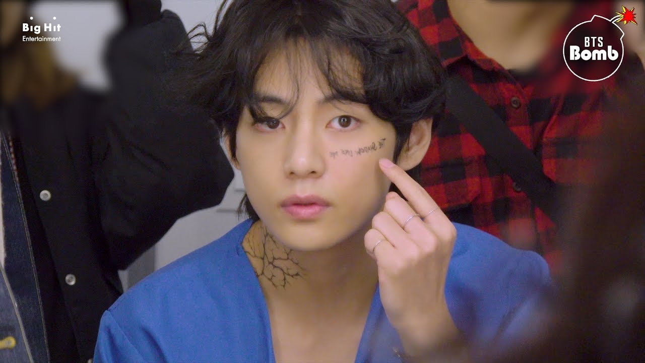 (VOSTFR) [BANGTAN BOMB] Behind Story of V's Tattoo - BTS (방탄소년단) - YouTube
