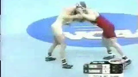 2002 NCAA: Luke Becker (Minnesota) vs Bryan Snyder...