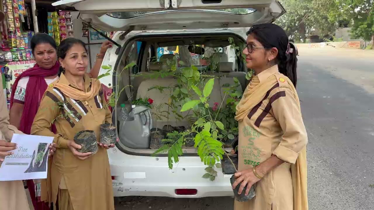 Watch World's Biggest Tree Plantation NGO Participate in Tree Distribution Drive to Inspire Others