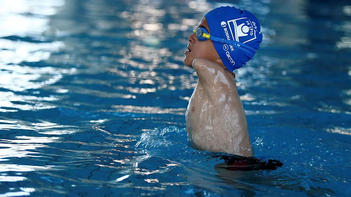 Inspiring boy born without arms wins swimming gold medal