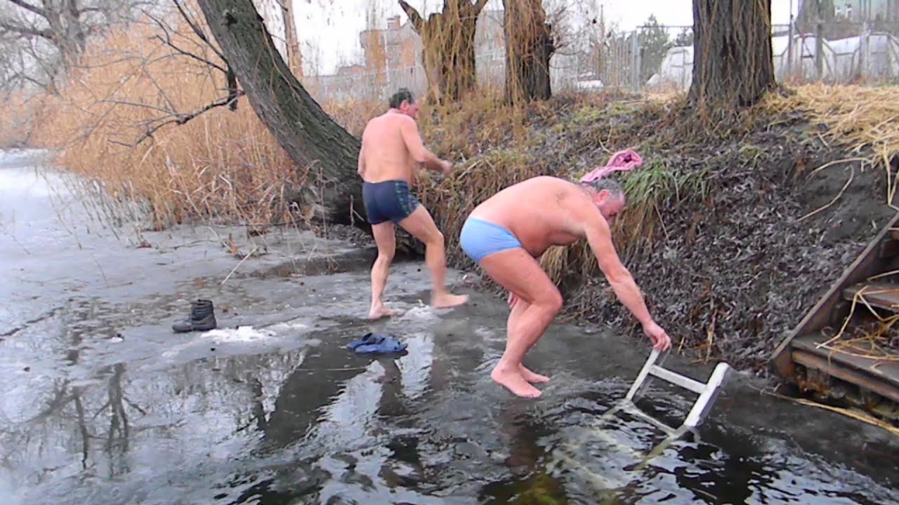 Купание в проруби.
