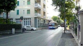 Van Hool AG300T projíždí Viale Milano