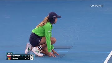 Halep accidentally hits ball kid with return vs Iga Swiatek | Australian Open 2021