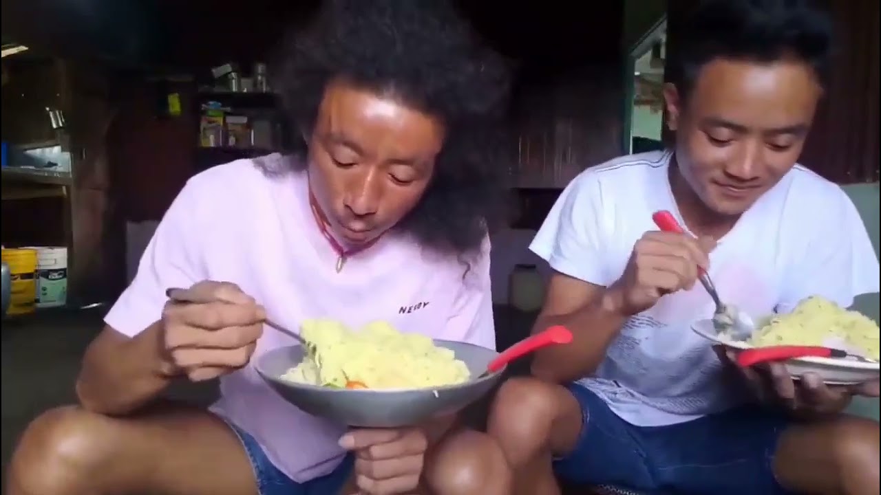 LUNCH WITH FRIEND_VILLAGE LIFE_