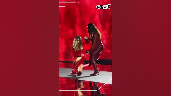 Belinda sufre aparatosa caída en desfile de L'Oréal en París, ¡pero se levanta como toda una reina!