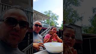 Saludando Con Gallina Azada