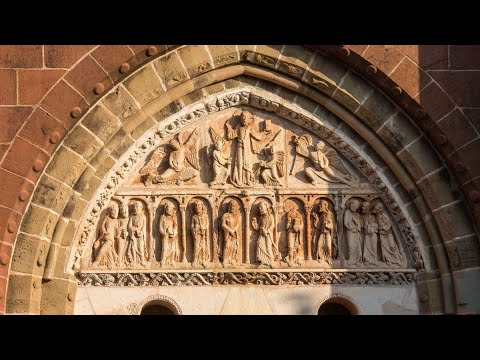 Le portail roman de l’église de Collonges-la-Rouge