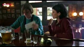 Amanda Peet Smoking 1