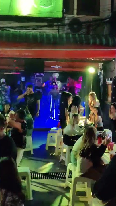 #bangkok #2022 #thailand #tourism #khaosanroad #partymusic #pubs #dance #twirk #weekendvibes #beer