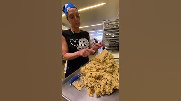 Here’s how Levain makes their iconic cookies. #Levain #Cookie #NYC