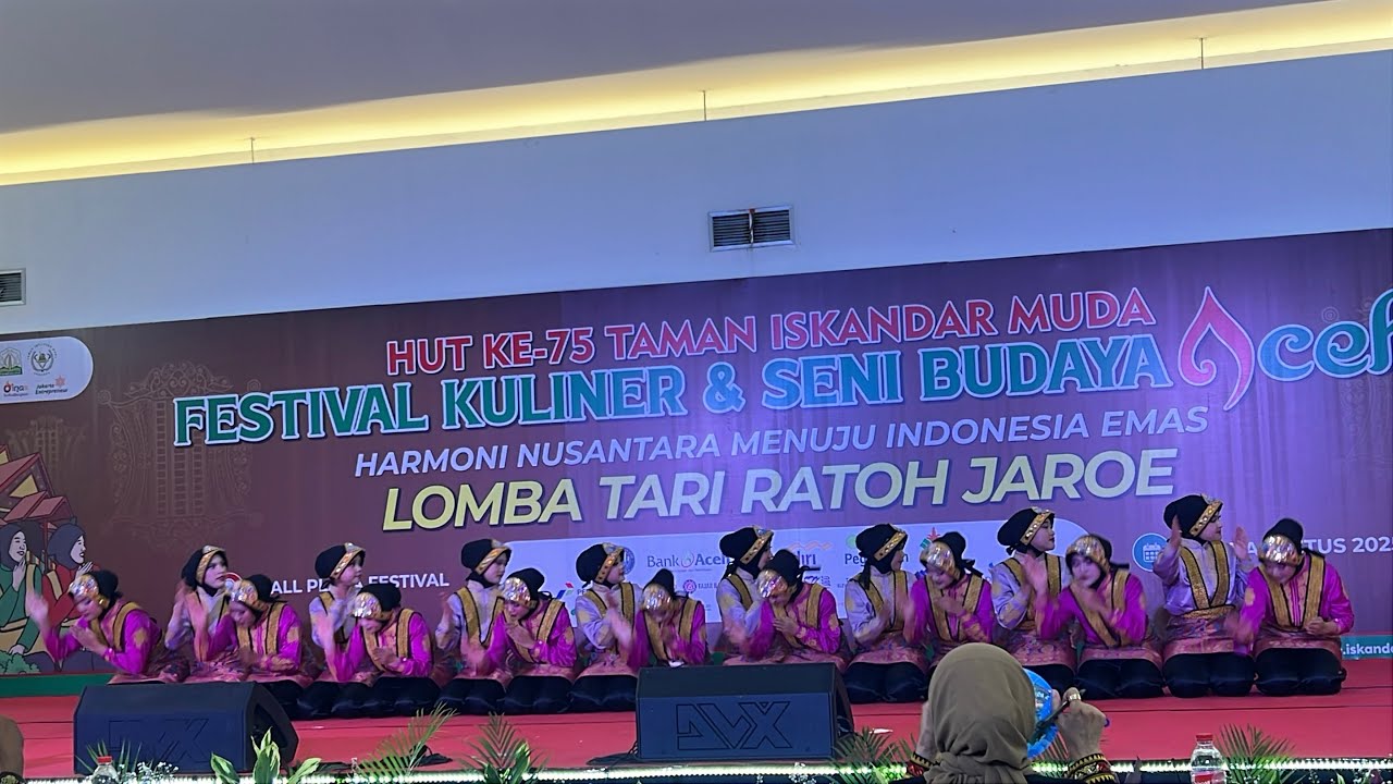 Perform Ratoh Jaroe at FESTIVAL KULINER & SENI BUDAYA ACEH 