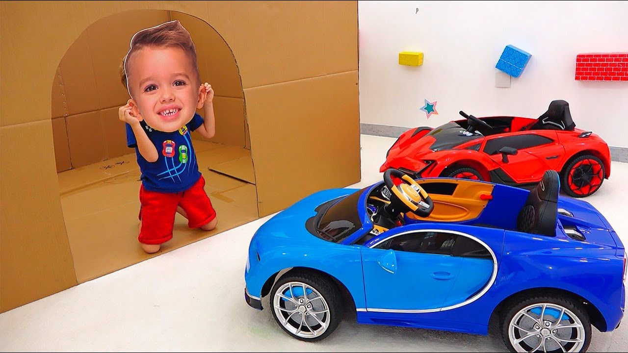 الفتى ونيكي اللعب مع لعبة السيارات - مجموعة الفيديو سيارة للأطفال