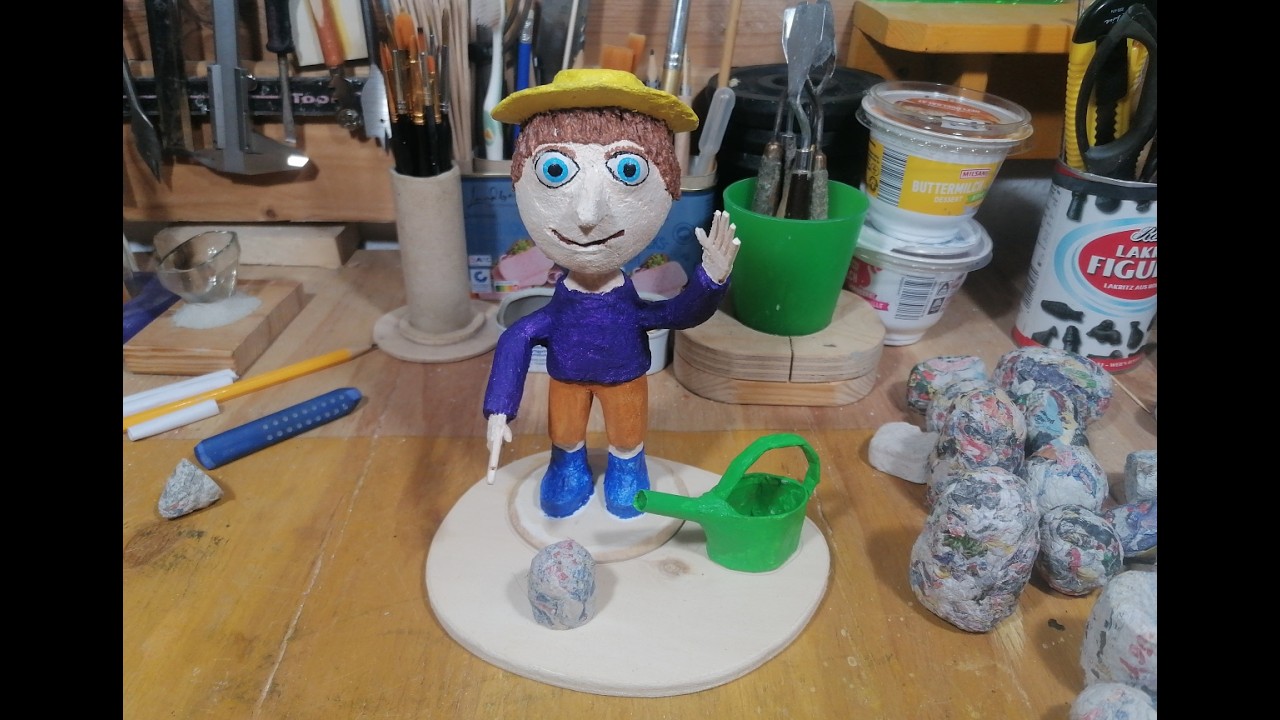 Der Pinocchio-Typ ist jetzt ein Gärtner. Impressionen aus der Bastelstube.