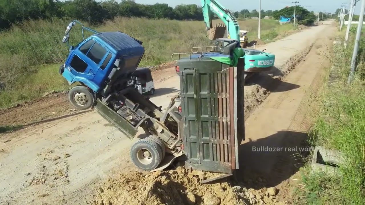 Incredible! Mix! Dump 25ton&5ton Drive Back Uploading Landslide Overturned! Rescue Bulldozer KOMATS…