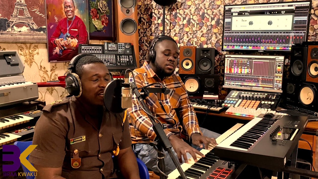 Braa Kwaku in worship ft. James Mireku