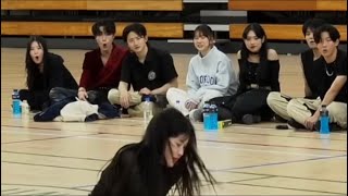 [ABCAM] AB members reaction to Hyerim solo choreography Eat U Alive Resimi