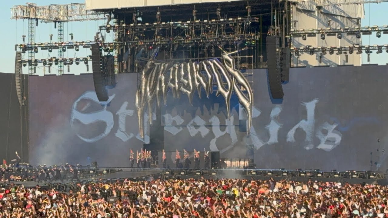 STRAY KIDS OPENING INTRO + “MOUNTAINS” FULL PERFORMANCE TORONTO 2025 (ROGERS STADIUM IN DOWNSVIEW)