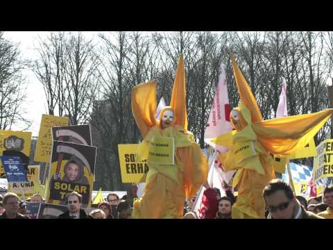 12.000 bei Protest gegen Solar-Ausstiegsgesetz