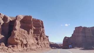 La bella ruta nacional N°68 por la Quebrada de Las Conchas, cerca de Cafayate 🌵🧡🤎 #salta #travel 