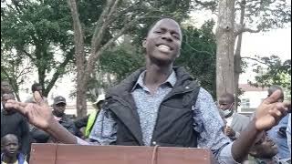 Natembea haogopangi Risasi na Hakulangi Keki! Hamuwezi Muua