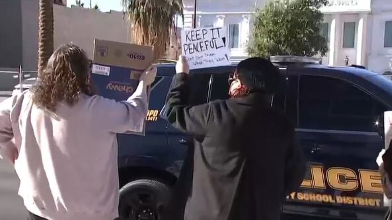 Protestors gather in downtown Las Vegas opposing ICE - YouTube