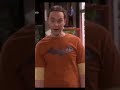 Sheldon en la tienda de comics