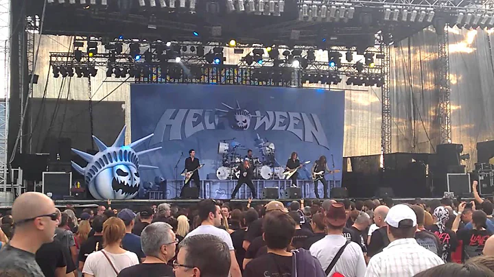 Helloween - Waiting For The Thunder  [live Bucuresti 2015]