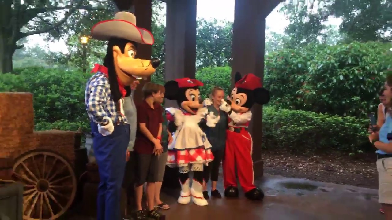 Mickeys Backyard Bbq At Disneys Fort Wilderness Youtube
