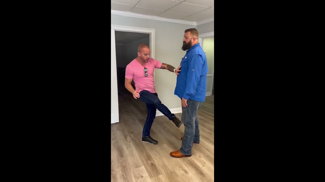 How To Fight A Big Guy Selfdefense Mma Streetfight Bjj Boxing Martialarts Bigguy Howtofight