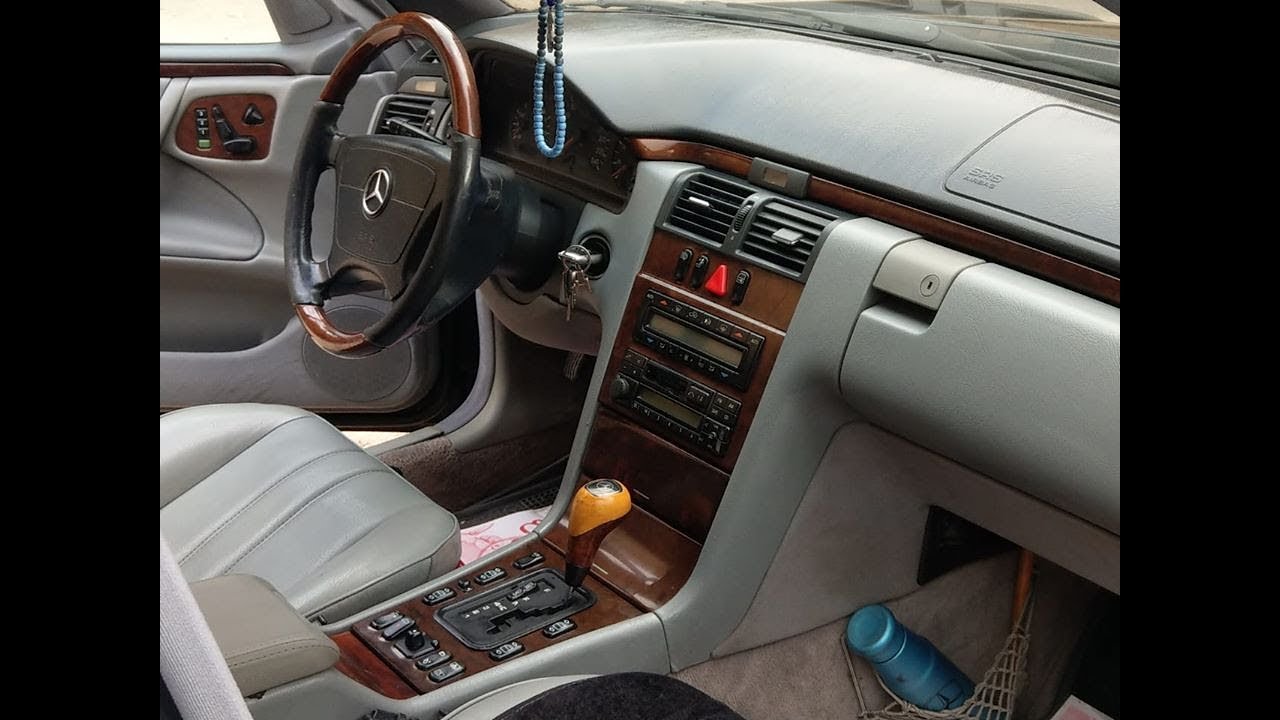 مرسيدس نادرة  بالكتالوج الأصلي و المفاتيح الاصليه مواصفات خاصه