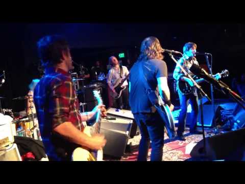 Sound City Players - Foo Fighters & John Fogerty - Fortunate Son (live)