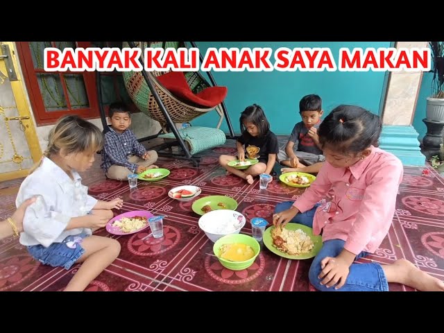 Hari Ini Amma Bawa Anne Mboy Dan Kak Ami Melihat Kenduri Bik Tuanya class=