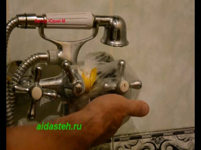 Удаление известкового налёта со смесителя http://aidasteh.ru/kak-udalit-nalyot-s-krana-smesitelya