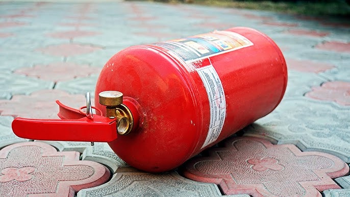 Tutorial: Feuerlöscher basteln / DIY: how to craft fire extinguisher 