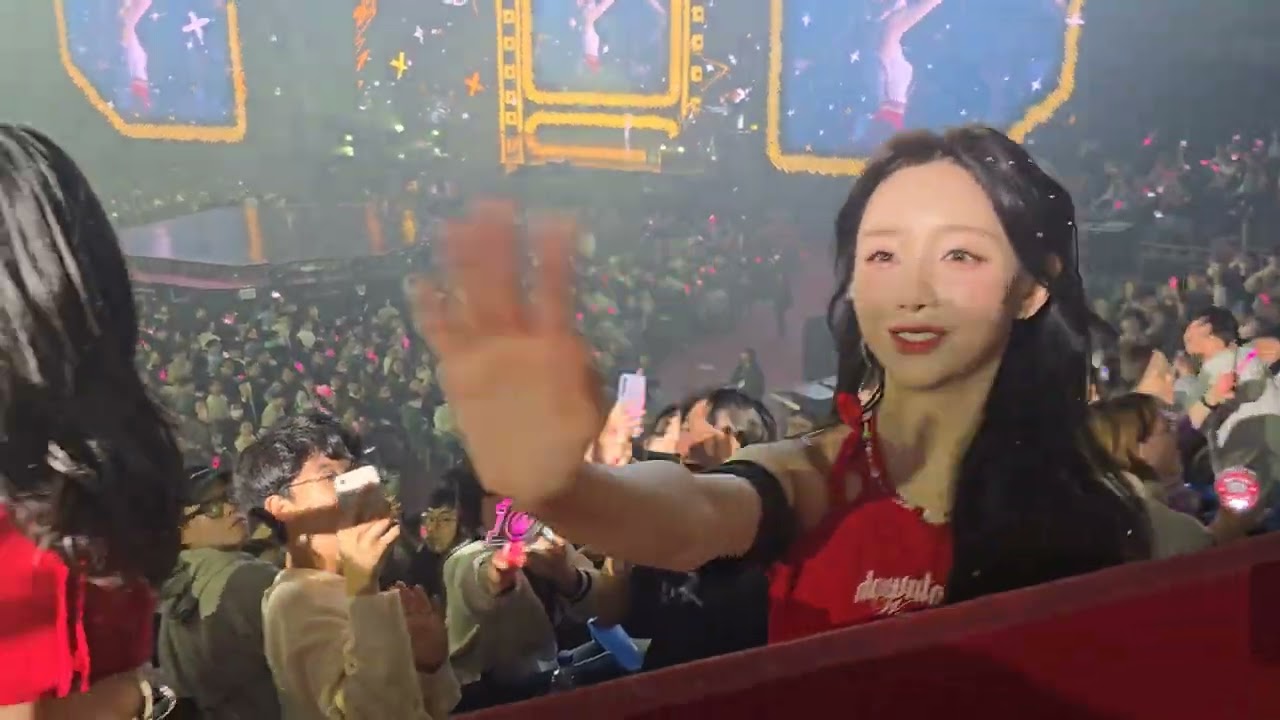 241116 러블리즈 Lovelyz - Cameo + 1cm 직캠 fancam @ 러블리즈 10주년 콘서트 '겨울나라의 러블리즈 4'