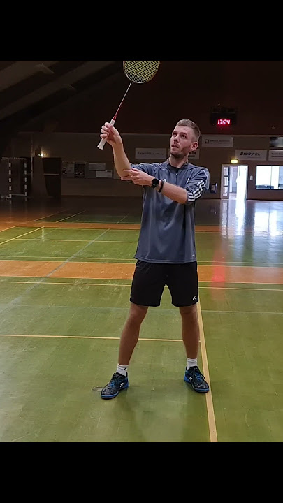 Badminton Generating Power - Racket tip