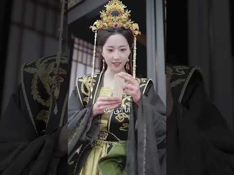 الإمبراطورة القديمة تطلق النار على العدو بمدفع رشاش