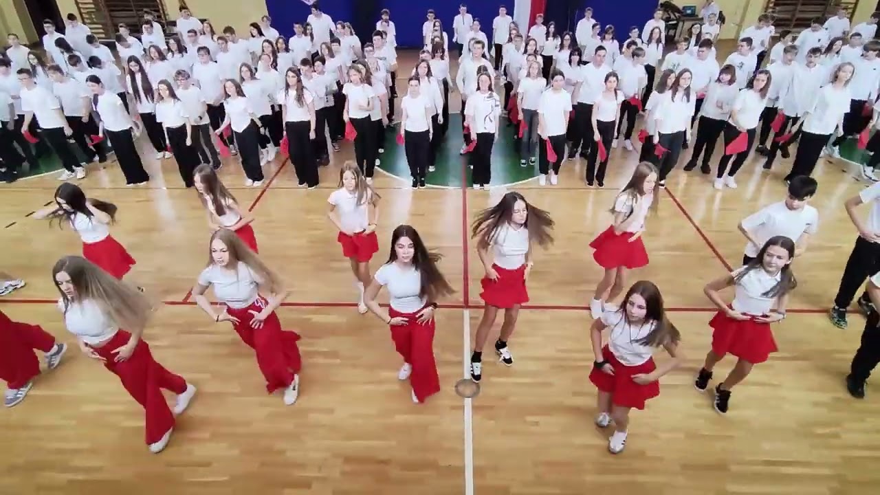 Taniec z okazji Narodowego Święta Niepodległości