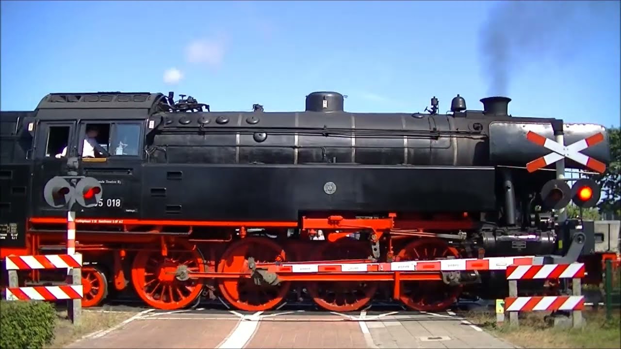 Spoorwegovergang Apeldoorn // Dutch railroad crossing // VSM Terug Naar Toen 2022