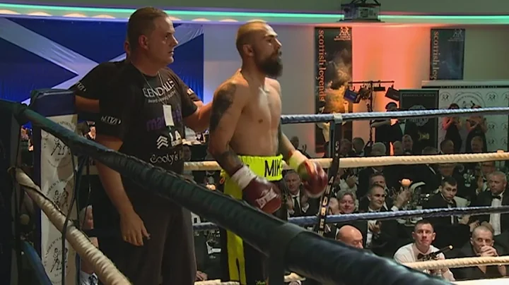 Boxer Mike Towell dies in hospital after Glasgow f...